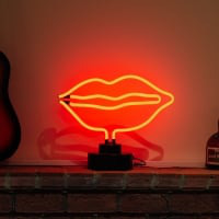 Red Lips Desktop Neon Skilt