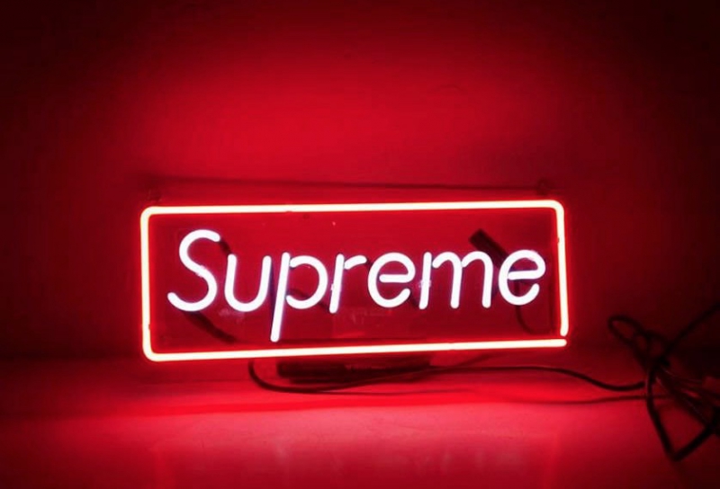 Supreme Neon Skilt