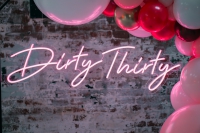 Dirty Thirty Neon Skilt