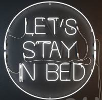 LETS STAY IN BED Neon Skilt