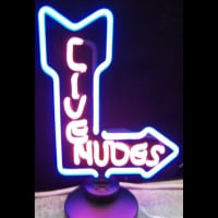 Live Nudes Arrow Desktop Neon Skilt